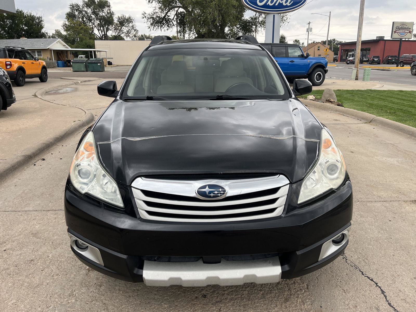 Used 2011 Subaru Outback 2.5i Limited w/ PWR Moonroof Pkg AWD/4WD image 3