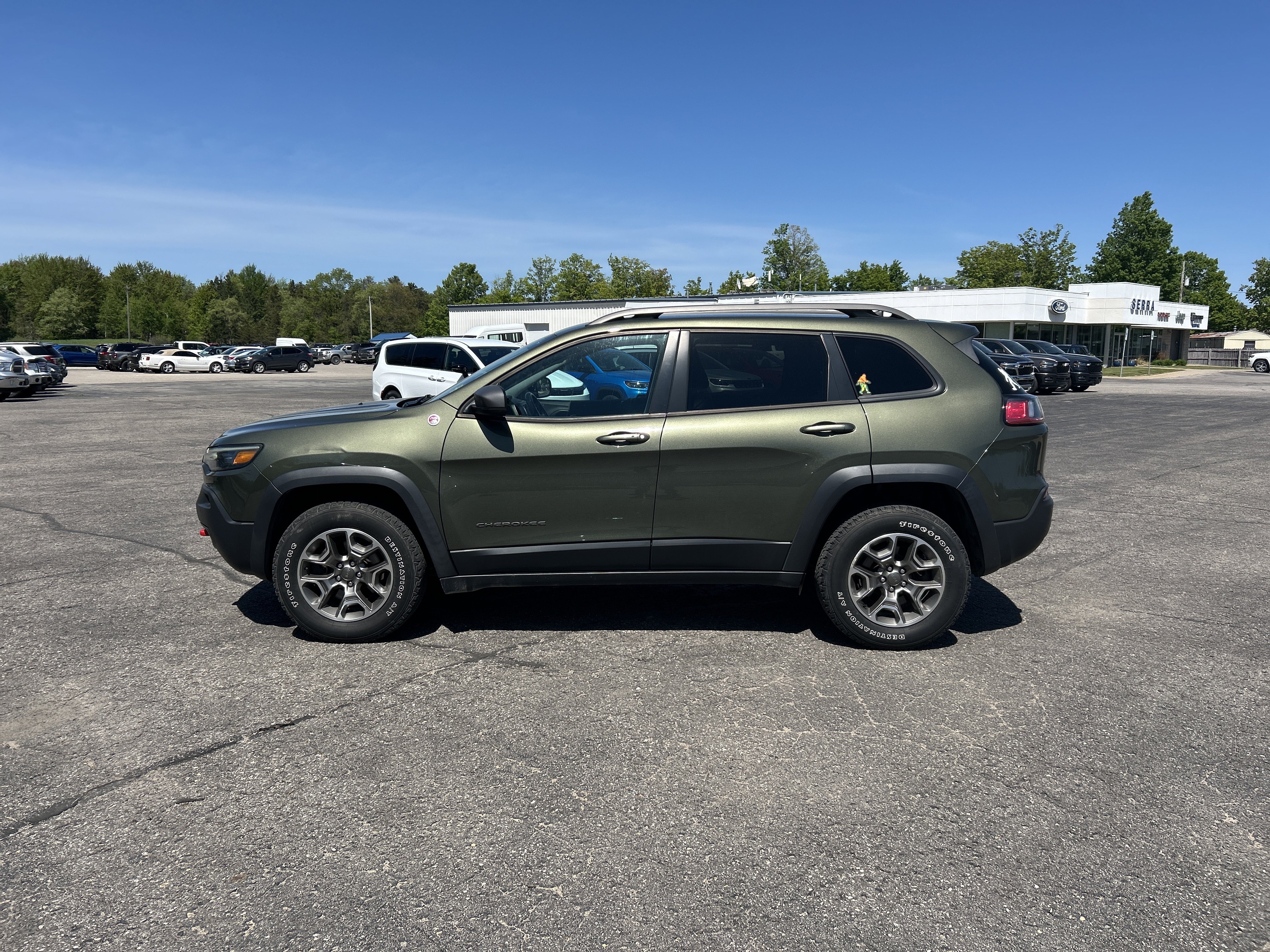 Used 2020 Jeep Cherokee Trailhawk w/ Cold Weather Group AWD/4WD image 8