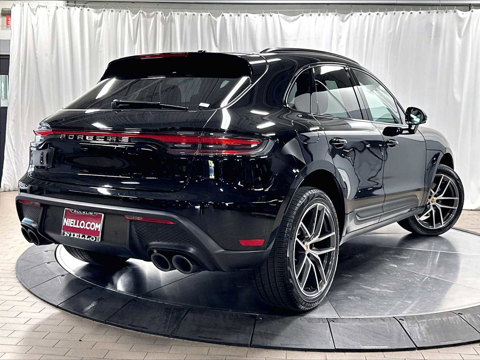 Used 2026 Porsche Macan AWD/4WD image 9