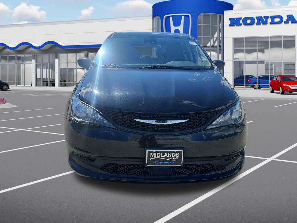 Used 2024 Chrysler Voyager LX image 2
