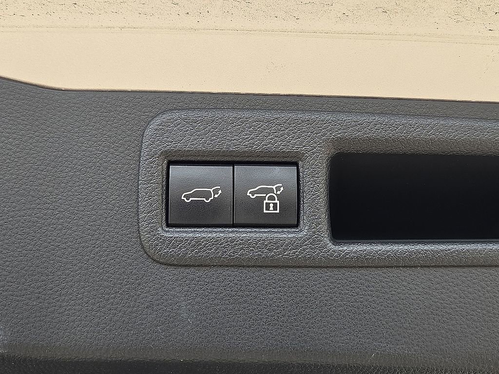 Used 2023 Toyota Venza XLE AWD/4WD image 15