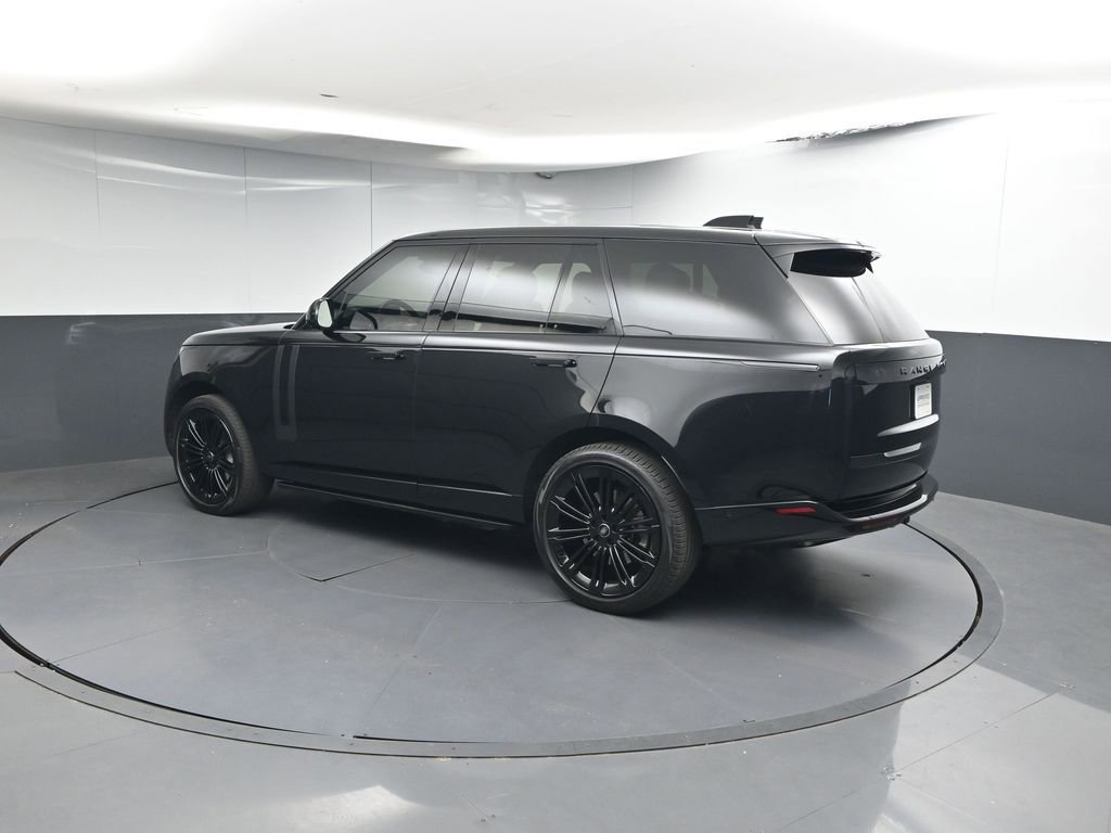 Used 2024 Land Rover Range Rover SE AWD/4WD image 3