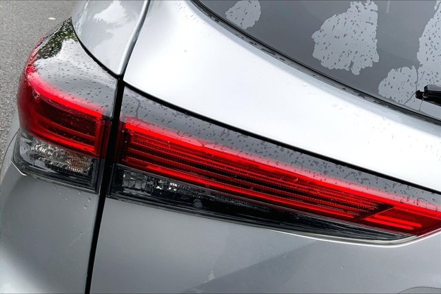 Used 2022 Toyota Highlander LE AWD/4WD image 28