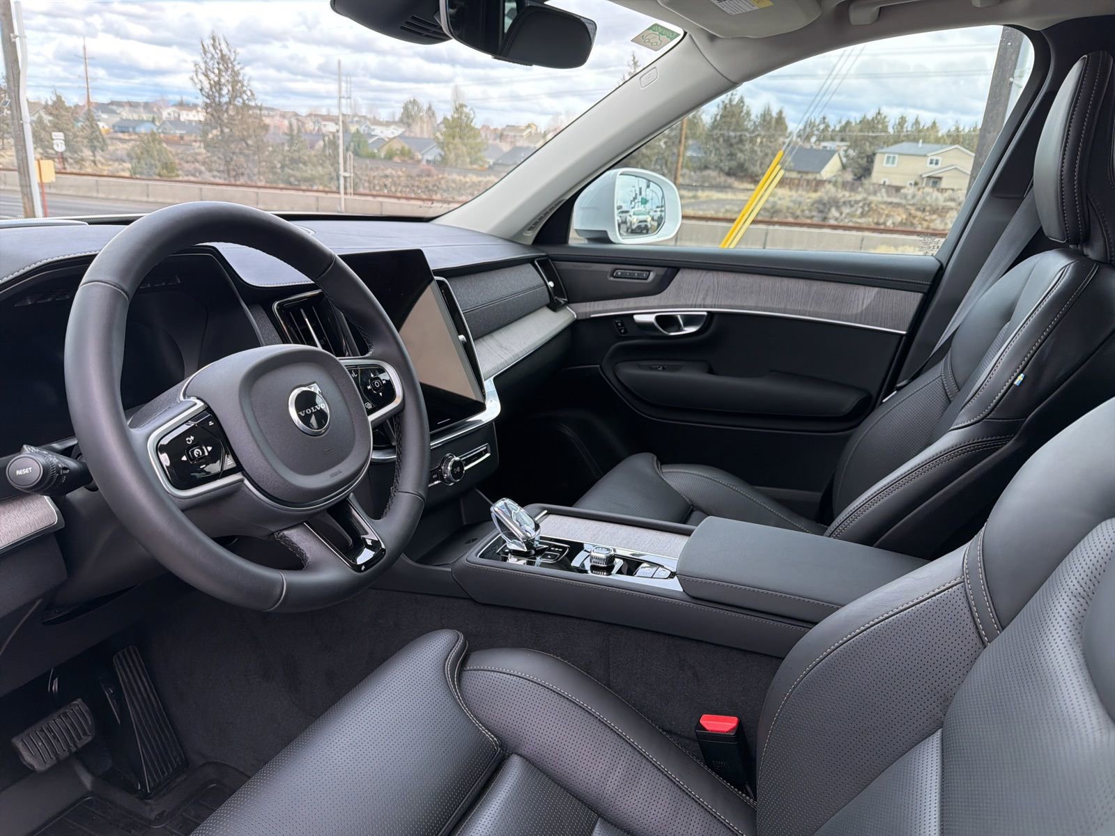 Used 2025 Volvo XC90 T8 Ultra w/ Protection Package Premier image 11