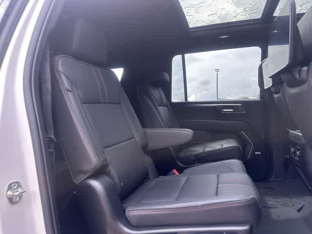 Used 2025 Chevrolet Suburban RST w/ RST Capability Package AWD/4WD image 27