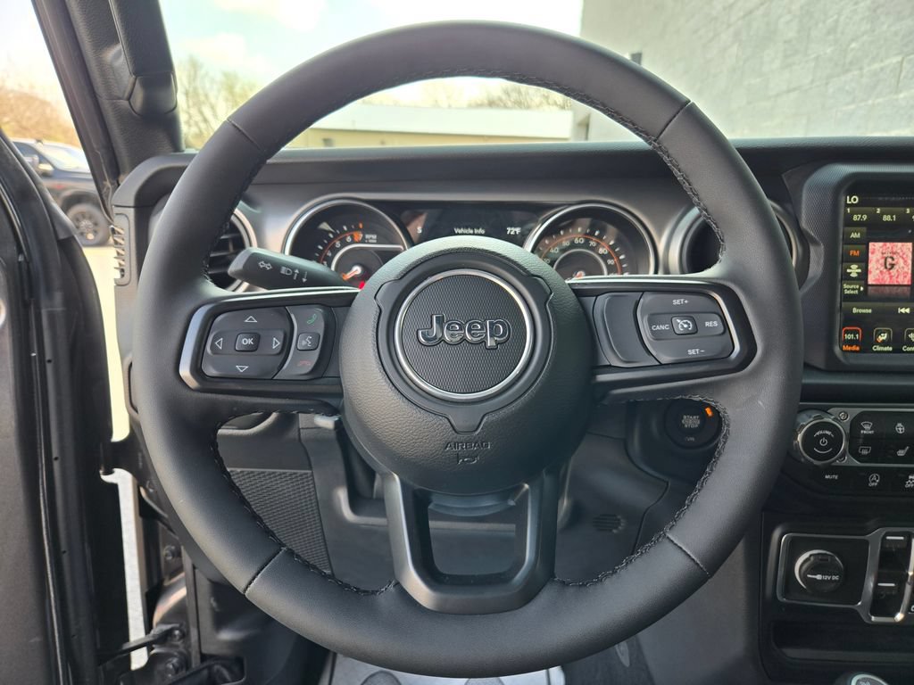 Used 2023 Jeep Gladiator Sport AWD/4WD image 19