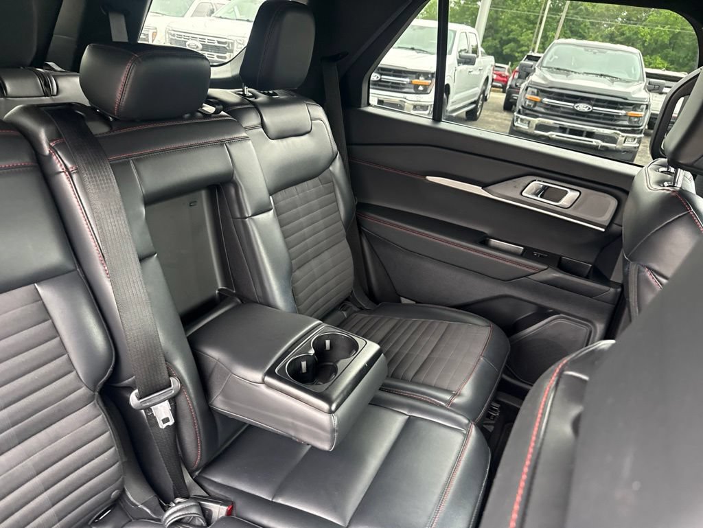 Used 2025 Ford Explorer ST-Line w/ ST-Line Street Pack AWD/4WD image 13