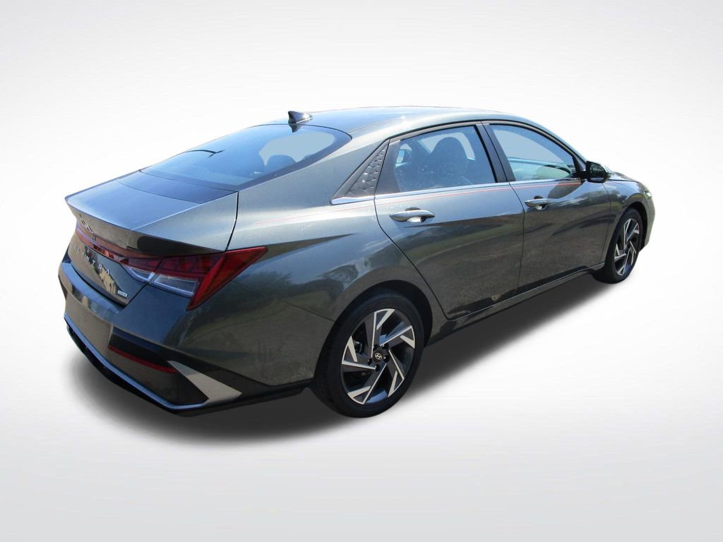 Used 2025 Hyundai Elantra Limited image 7