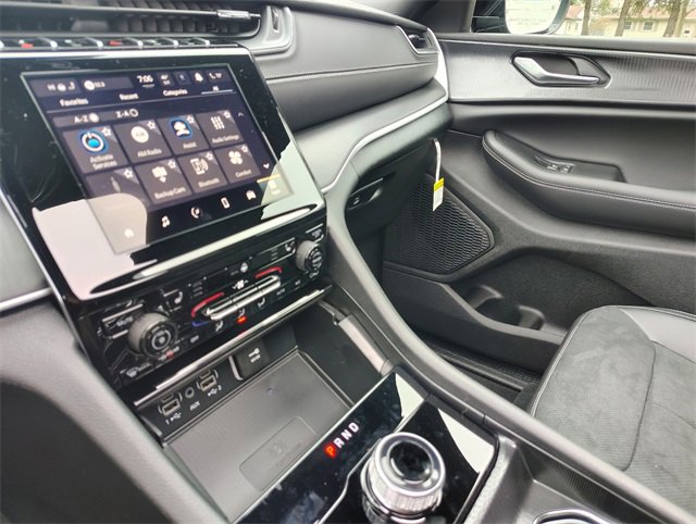 New 2025 Jeep Grand Cherokee Altitude image 27