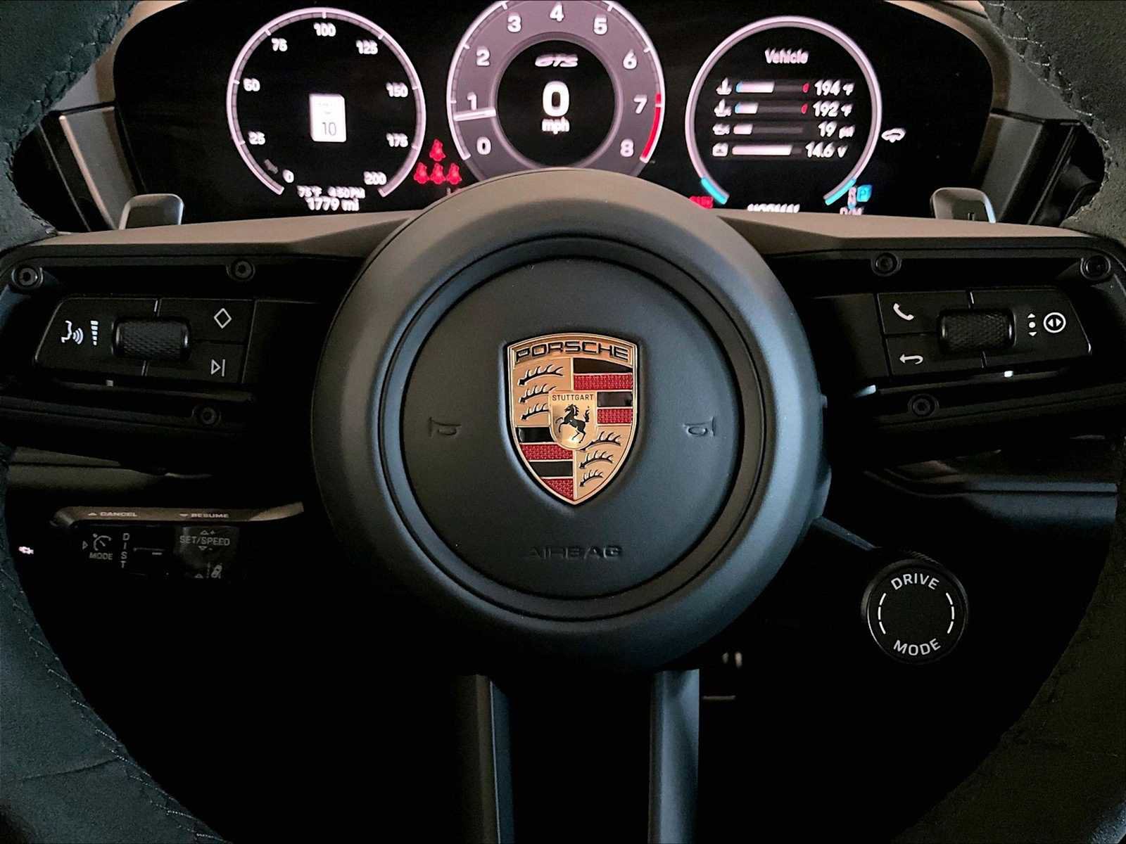 Used 2025 Porsche Cayenne GTS w/ Premium Package image 18