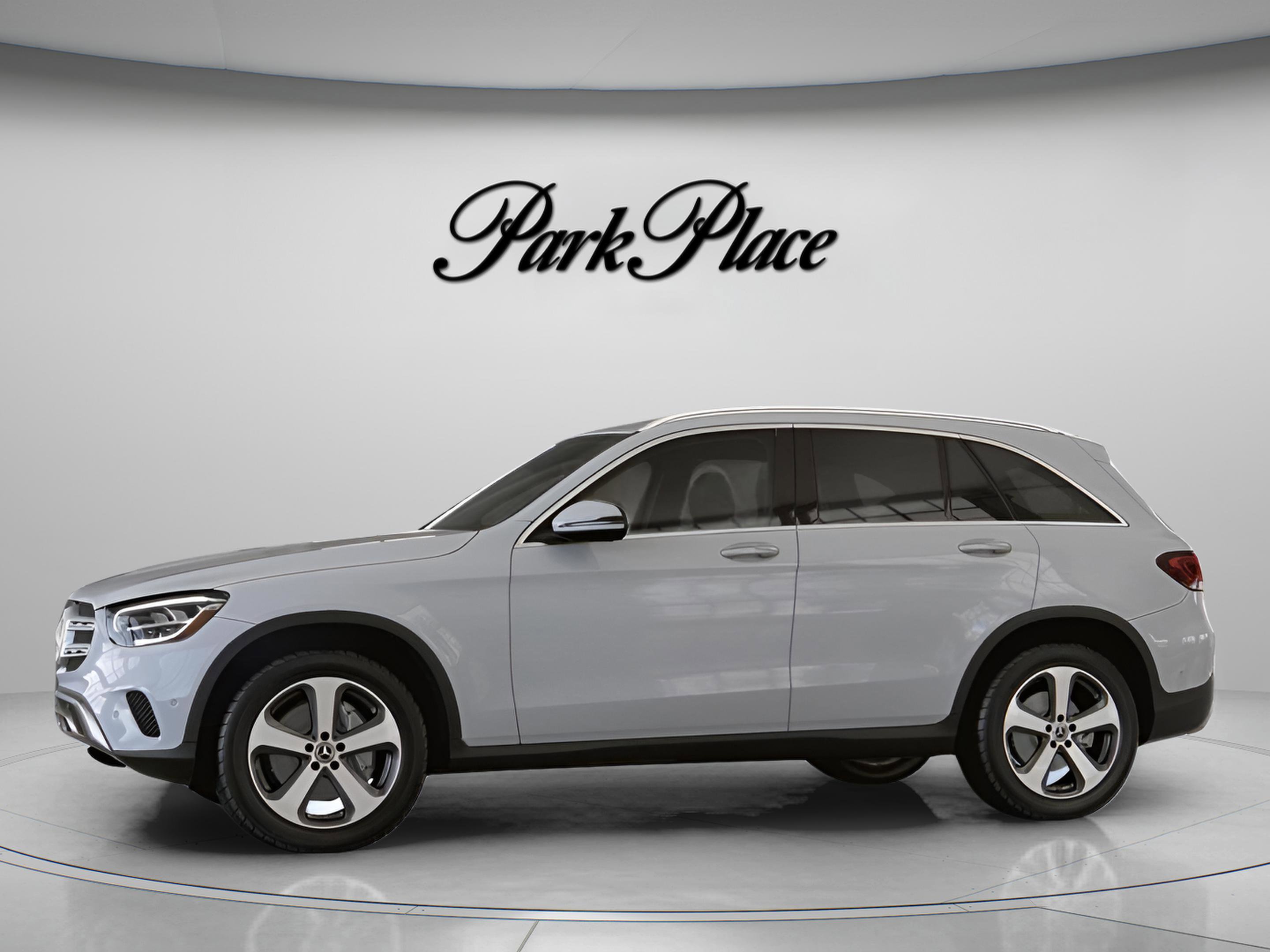 Certified 2022 Mercedes-Benz GLC 300 4MATIC w/ Premium Package Lite image 4
