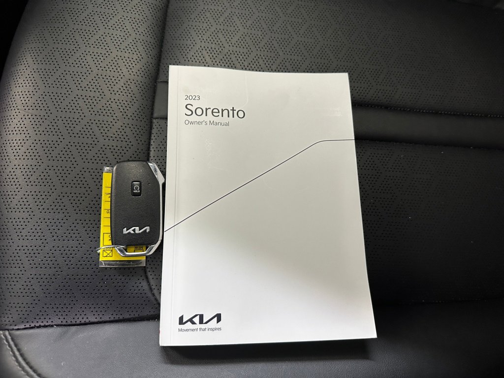 Used 2023 Kia Sorento SX image 16