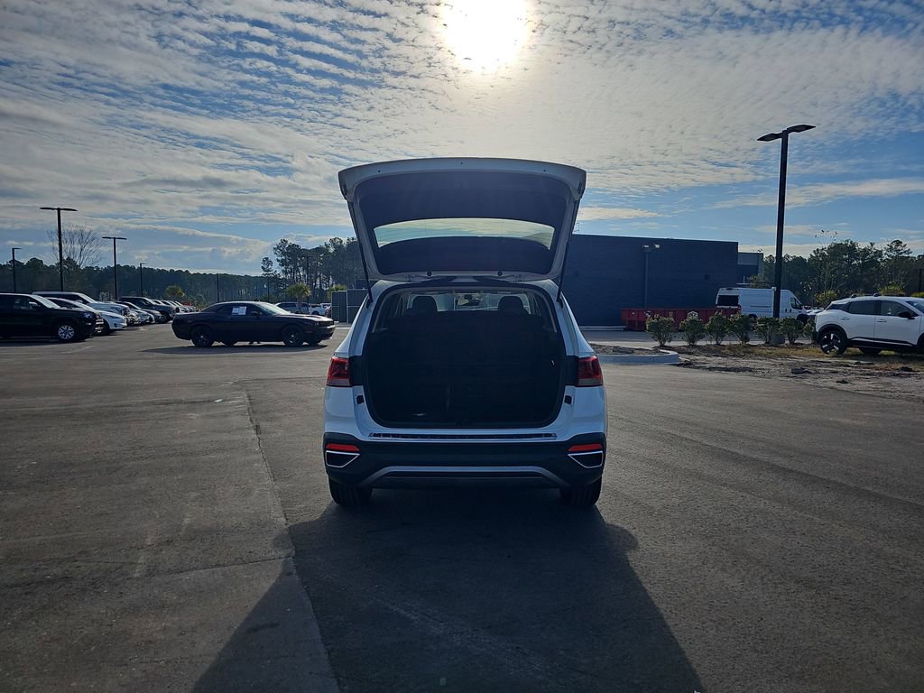 Used 2022 Volkswagen Taos SE w/ Panoramic Sunroof Package image 15