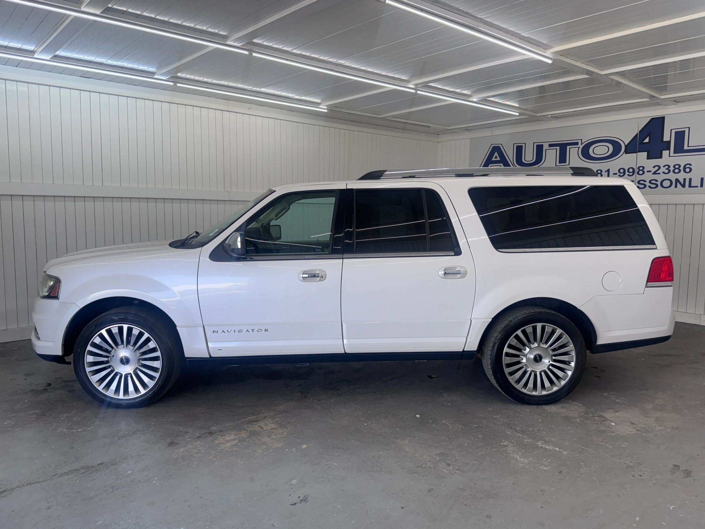 Used 2015 Lincoln Navigator L 2WD w/ Equipment Group 101A Reserve image 8
