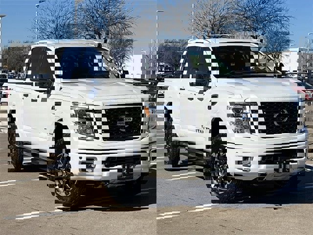 Used 2019 Nissan Titan PRO-4X w/ Pro-4x Convenience Package video 2