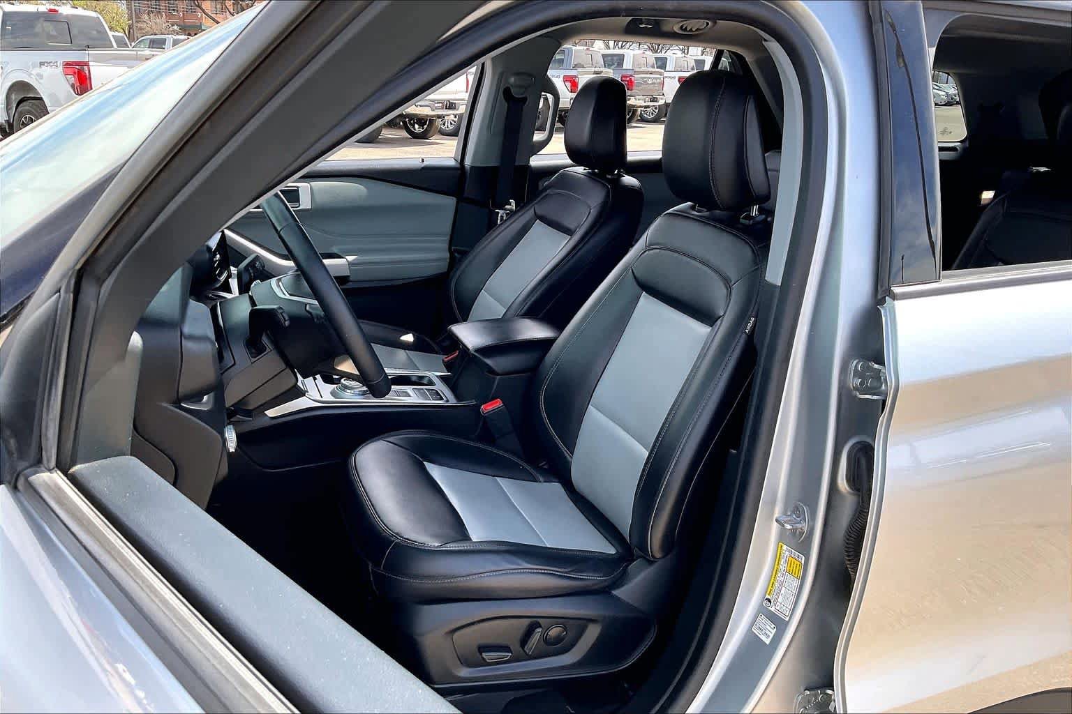 Used 2022 Ford Explorer XLT w/ Equipment Group 202A image 8