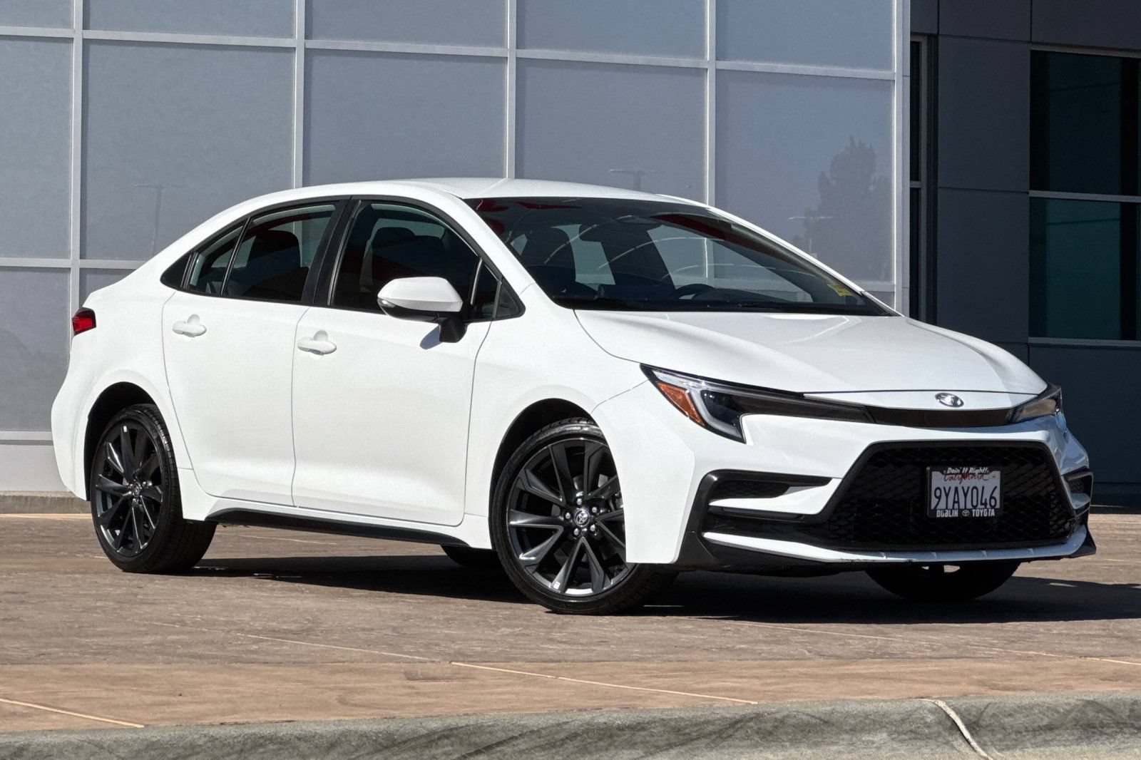 Used 2025 Toyota Corolla SE FWD image 2
