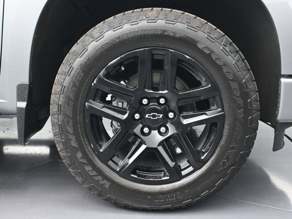 Used 2026 Chevrolet Silverado 1500 Custom w/ Turbomax Blackout Package RWD image 9