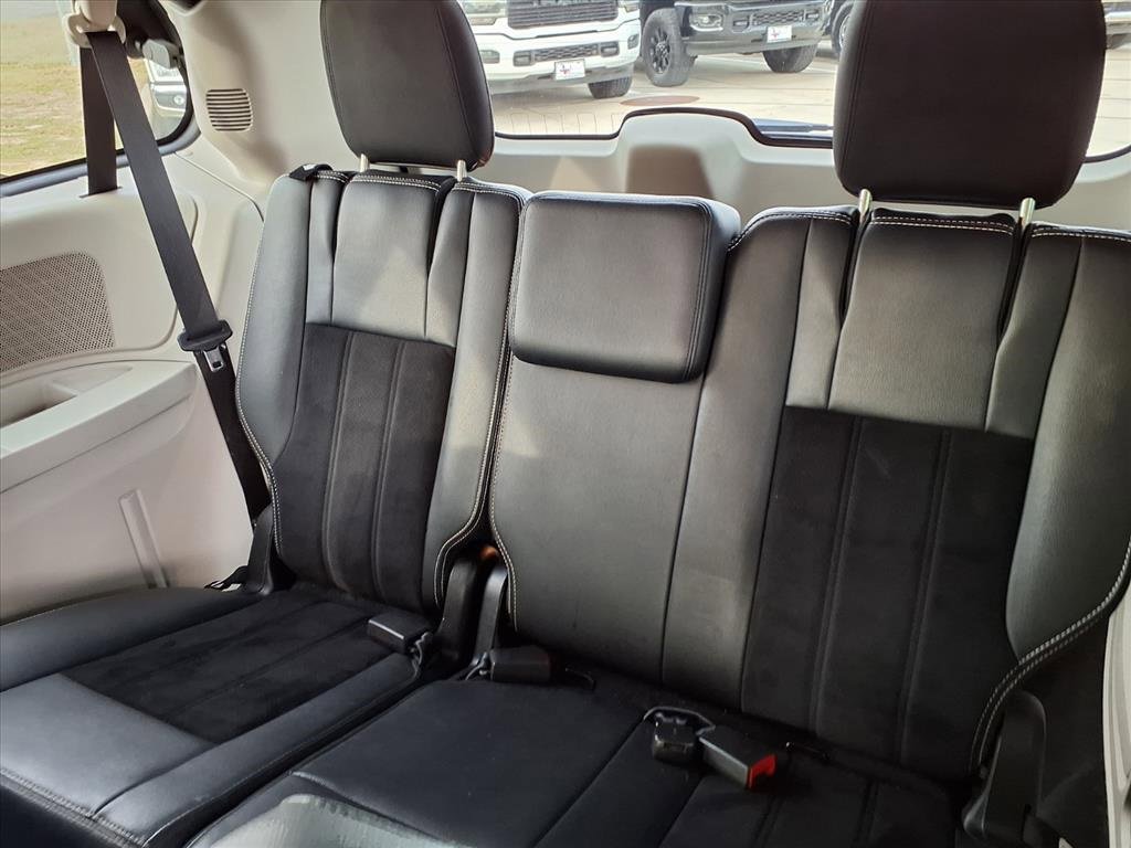 Used 2017 Dodge Grand Caravan SXT image 18