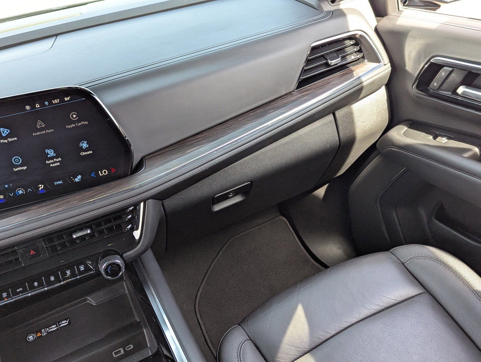 Certified 2025 Chevrolet Suburban Z71 image 18