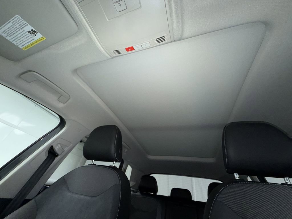 Used 2022 Volkswagen Taos SE w/ Panoramic Sunroof Package image 22