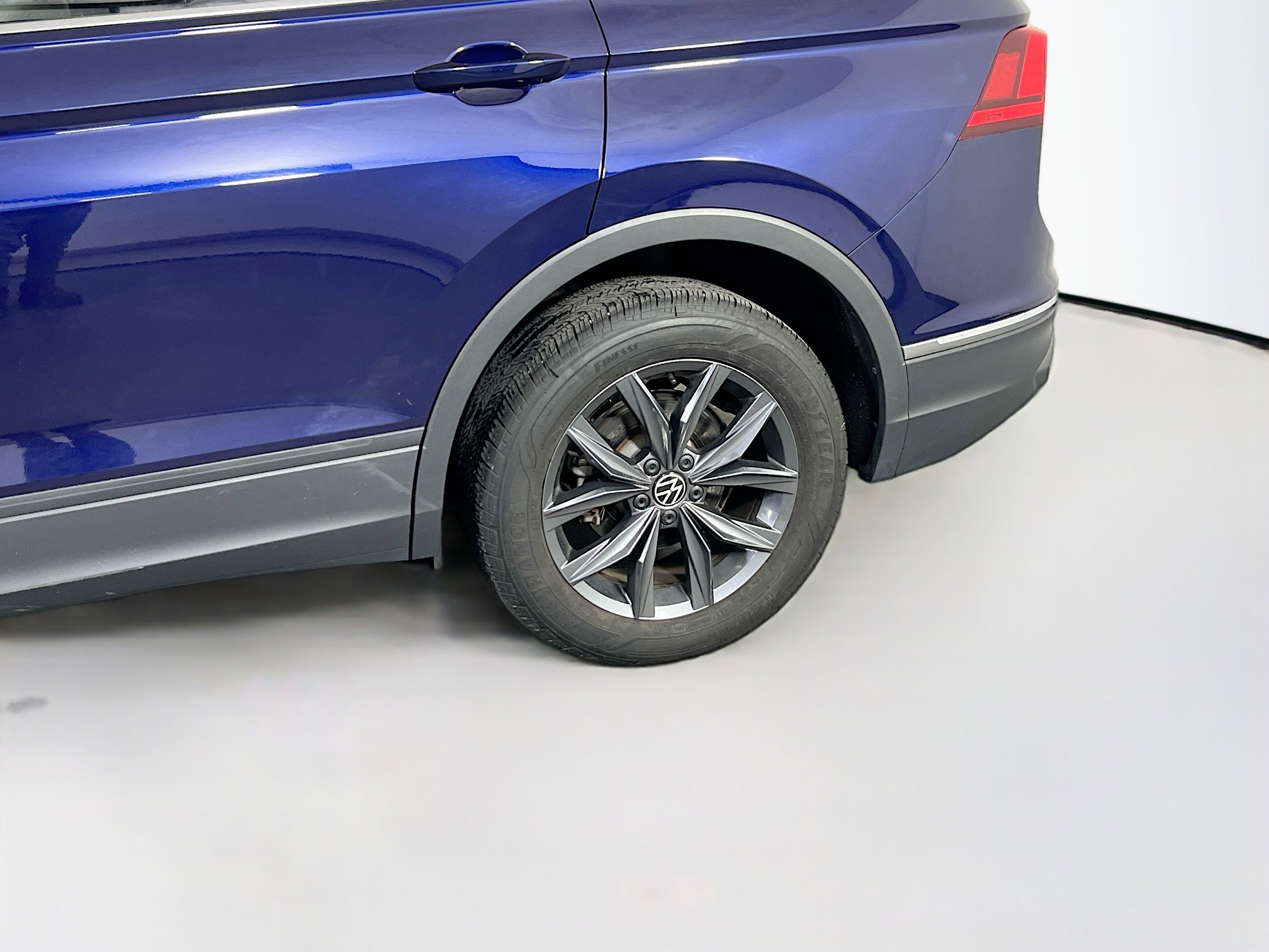 Used 2022 Volkswagen Tiguan SE AWD/4WD image 29