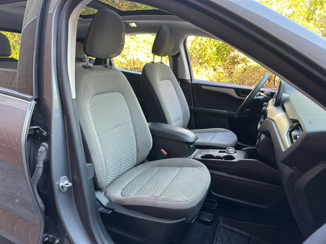 Used 2022 Ford Escape SE w/ SE Sport Appearance Package image 35