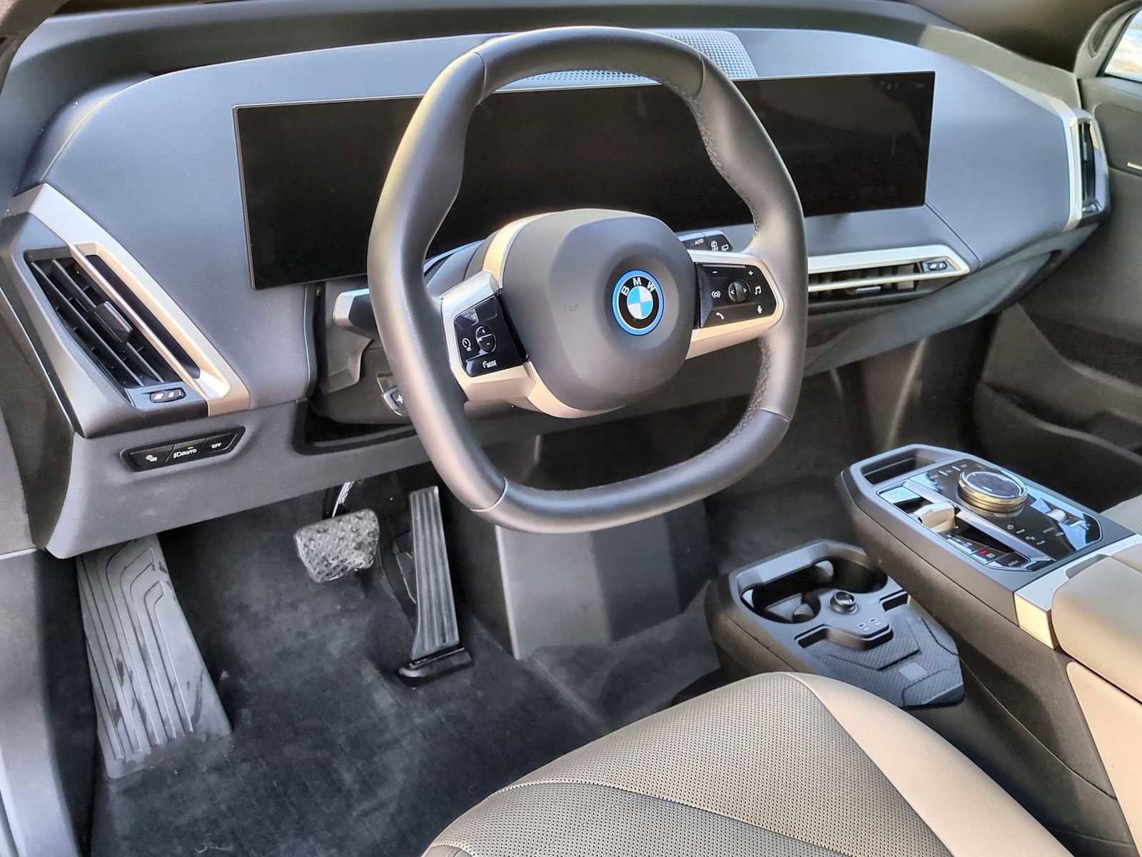 New 2025 BMW iX xDrive50 image 10