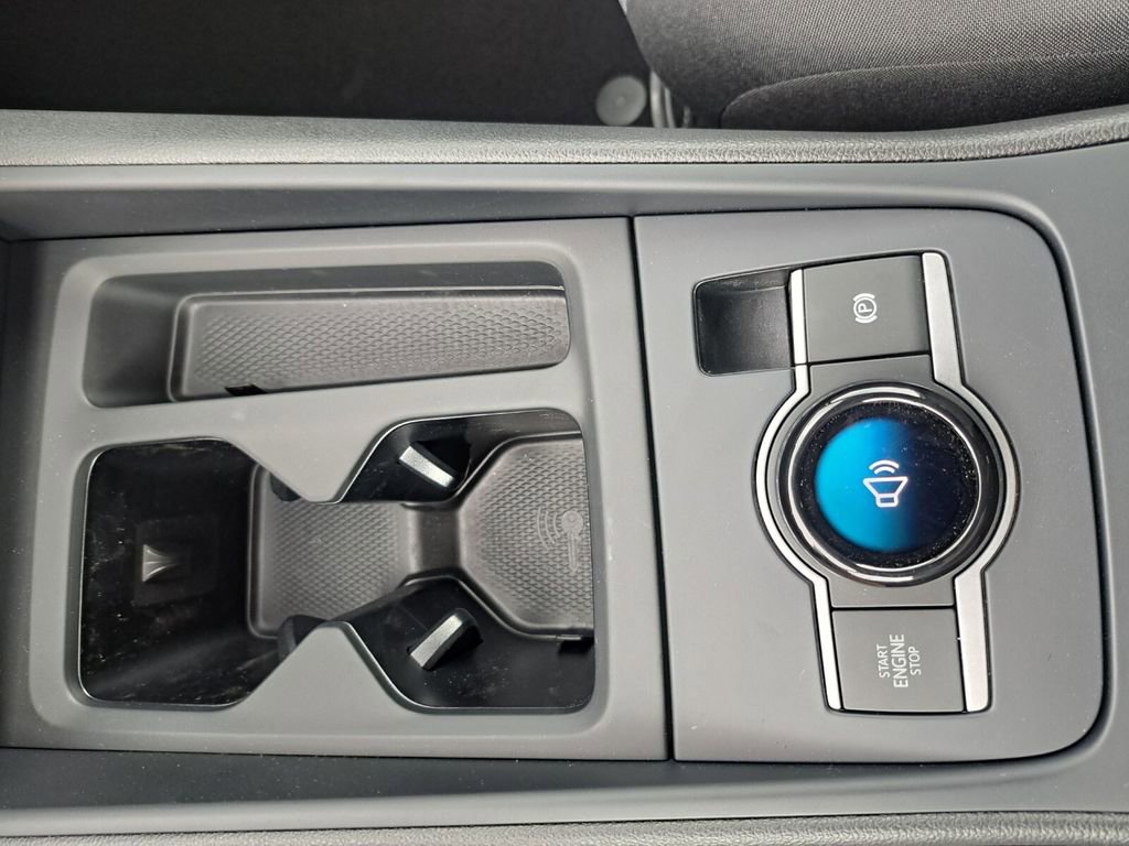 Used 2025 Volkswagen Tiguan S image 18