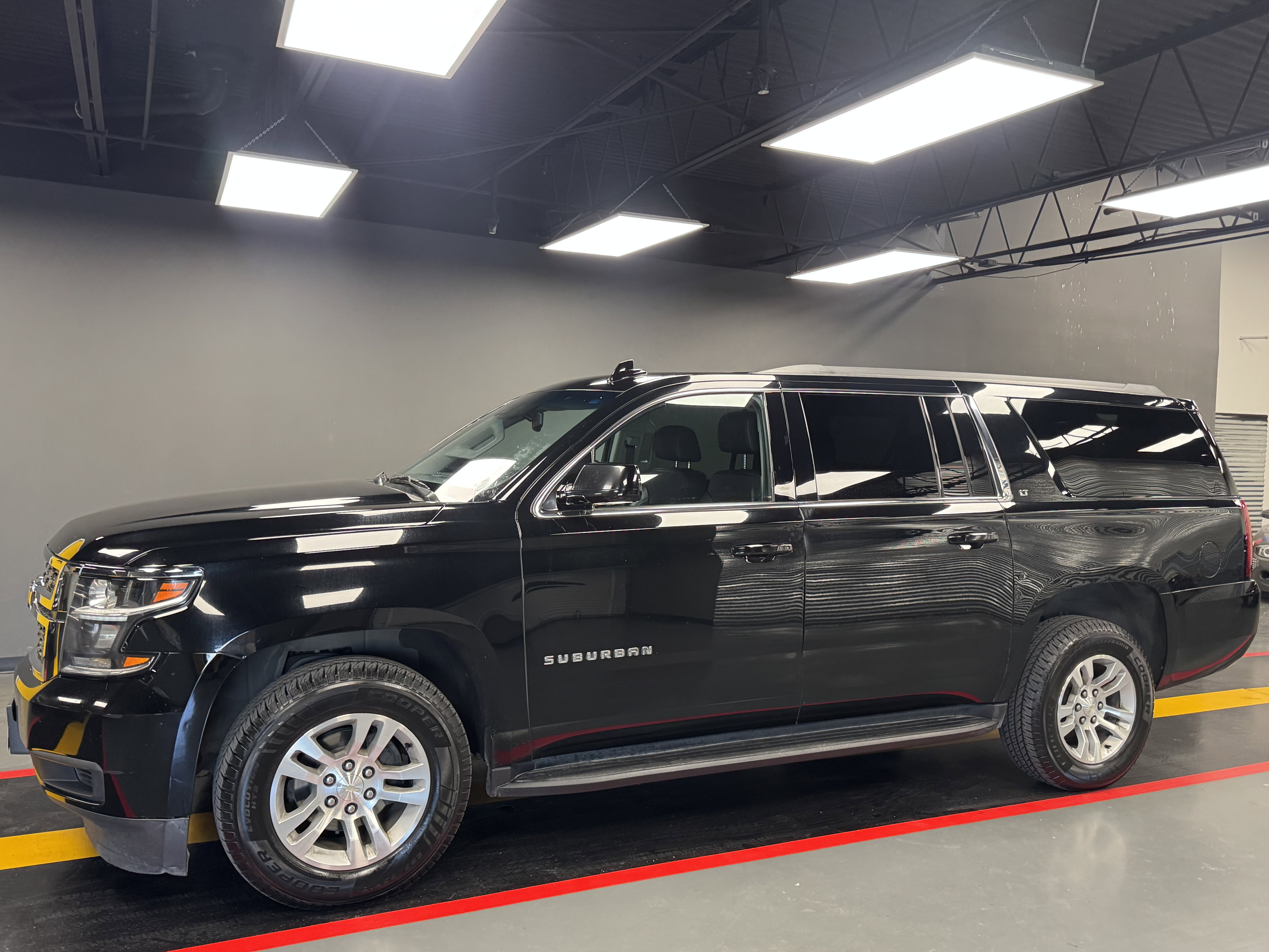 Used 2020 Chevrolet Suburban LT image 3