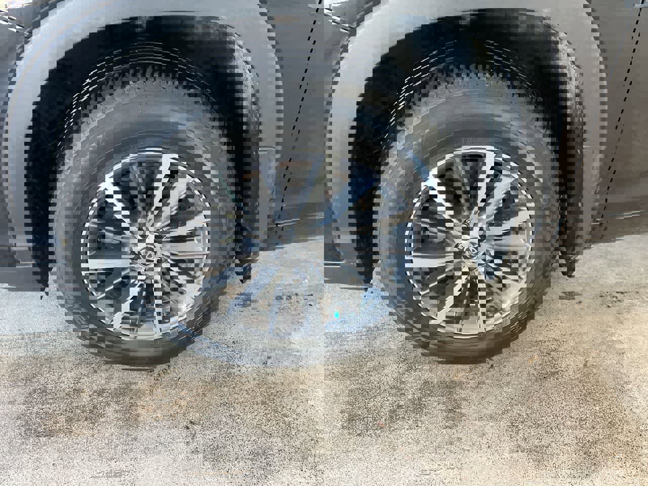 Used 2018 Toyota Highlander XLE image 10