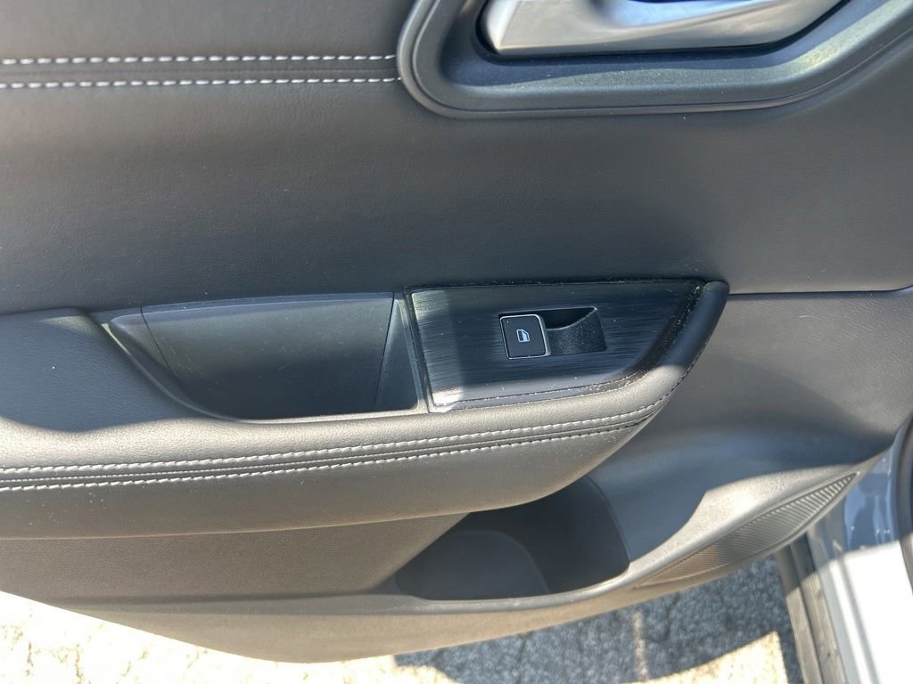 Used 2024 Nissan Rogue SL AWD/4WD image 10