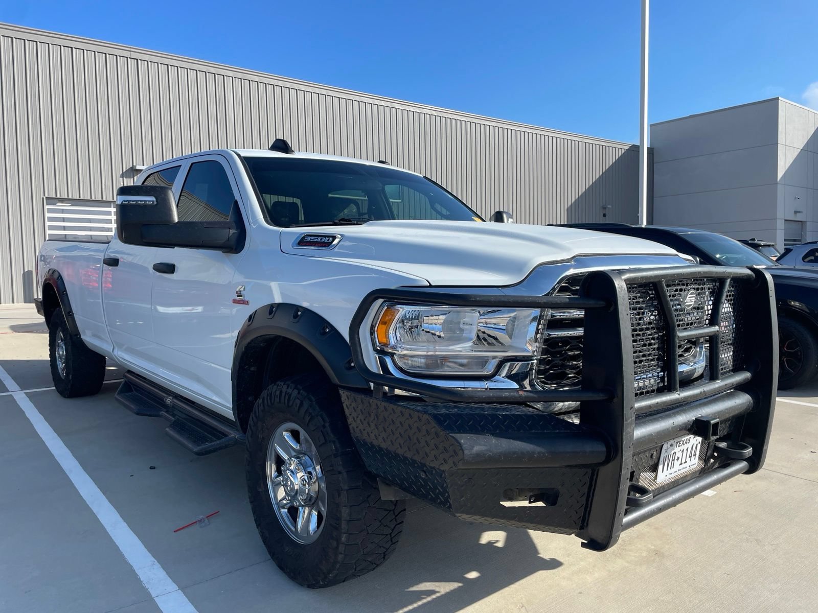 Used 2024 RAM 3500 Tradesman w/ Chrome Appearance Group AWD/4WD image 3