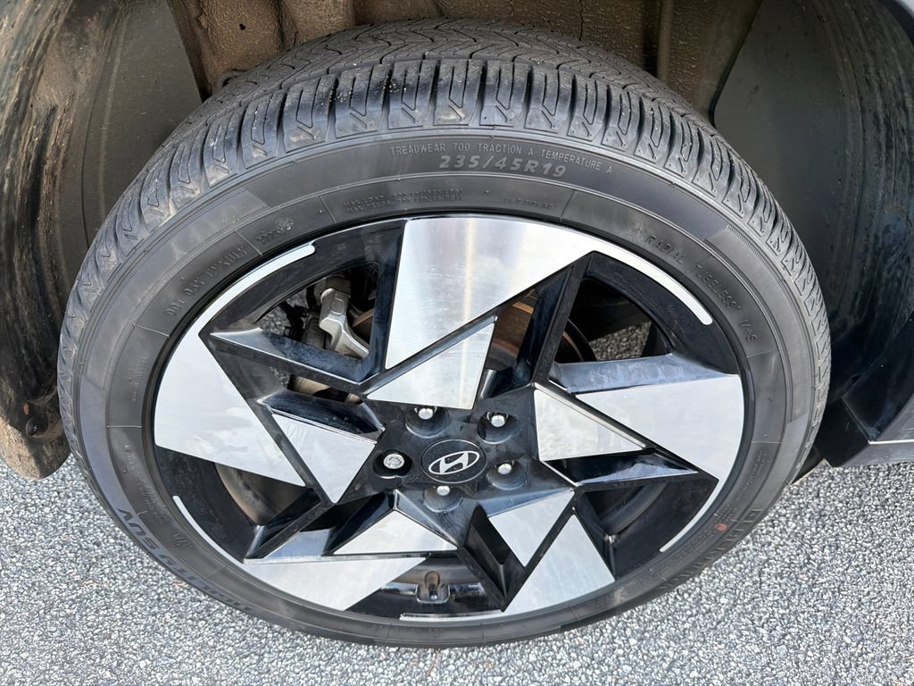 Used 2024 Hyundai Kona Limited FWD image 17
