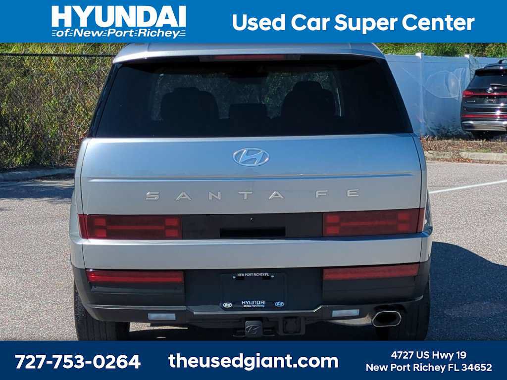Used 2025 Hyundai Santa Fe SEL FWD image 4