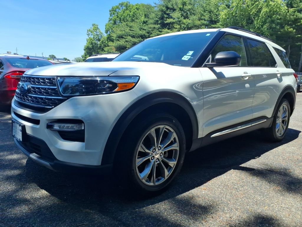 Certified 2023 Ford Explorer XLT w/ Equipment Group 202A AWD/4WD image 5