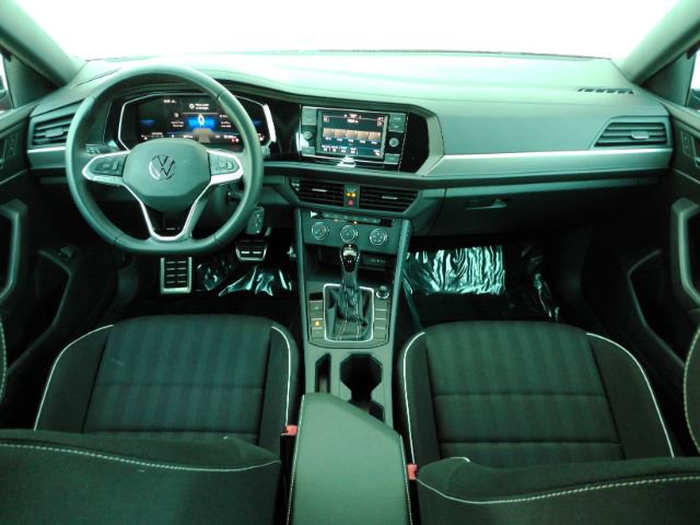 Used 2024 Volkswagen Jetta Sport image 3
