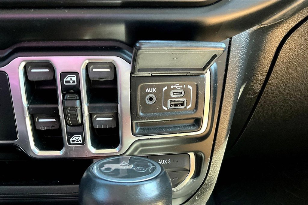 Used 2020 Jeep Wrangler Unlimited Sahara AWD/4WD image 26