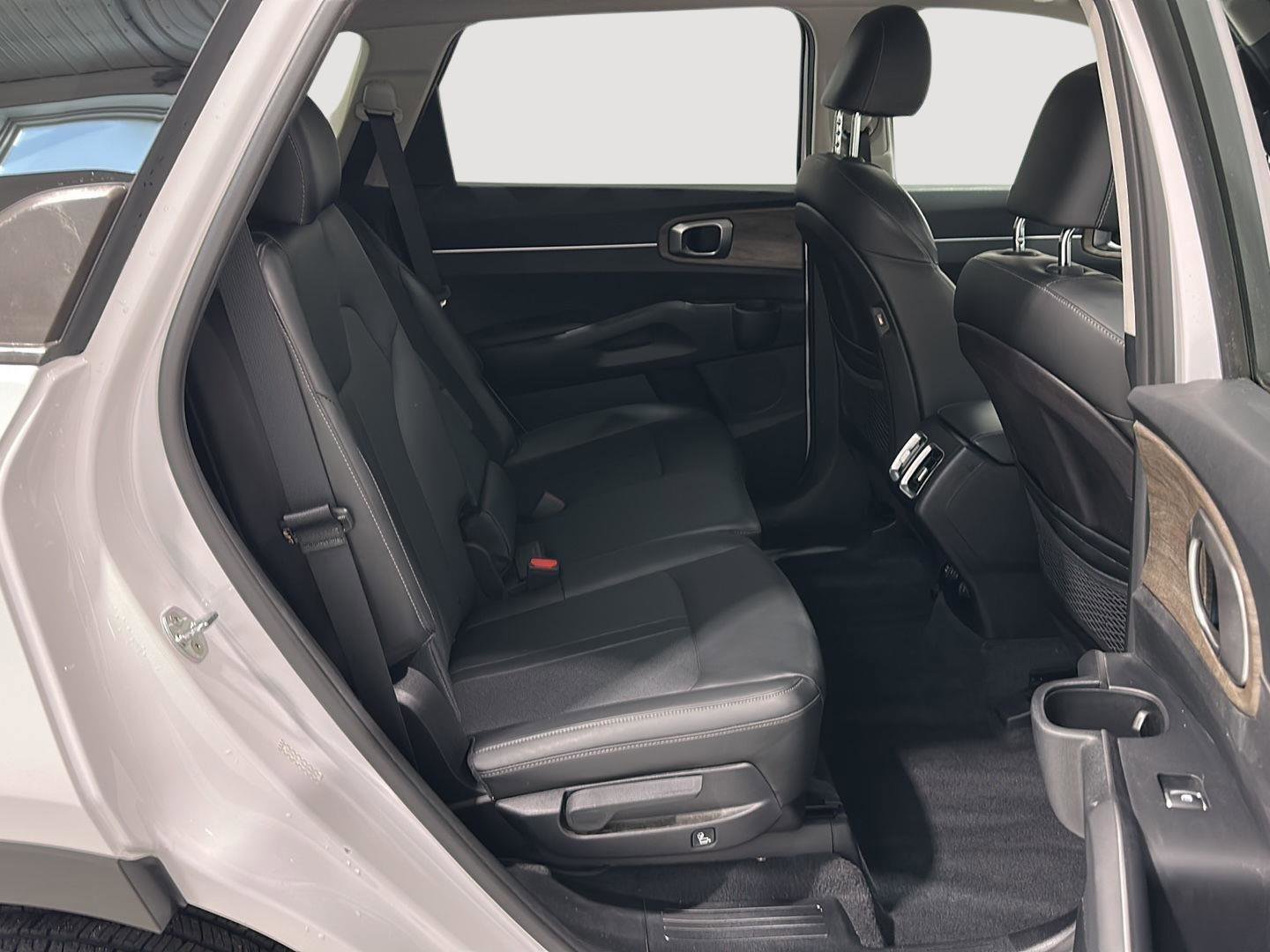 Used 2022 Kia Sorento S w/ Panoramic Sunroof Package AWD/4WD image 24