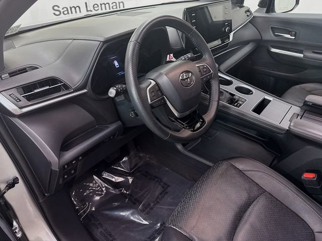 Used 2023 Toyota Sienna XSE image 9