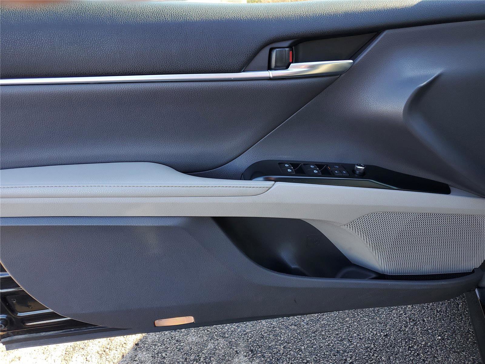 Used 2019 Toyota Camry XLE image 19