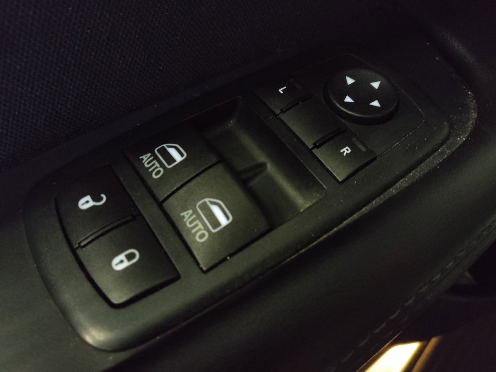Used 2016 Dodge Challenger SXT RWD image 27
