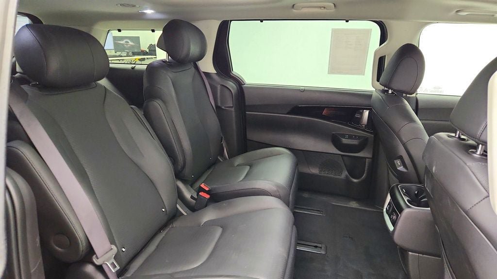 Used 2025 Kia Carnival SX Prestige FWD image 25