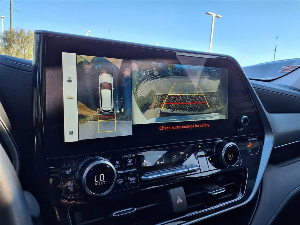 Used 2025 Toyota Highlander Platinum image 17