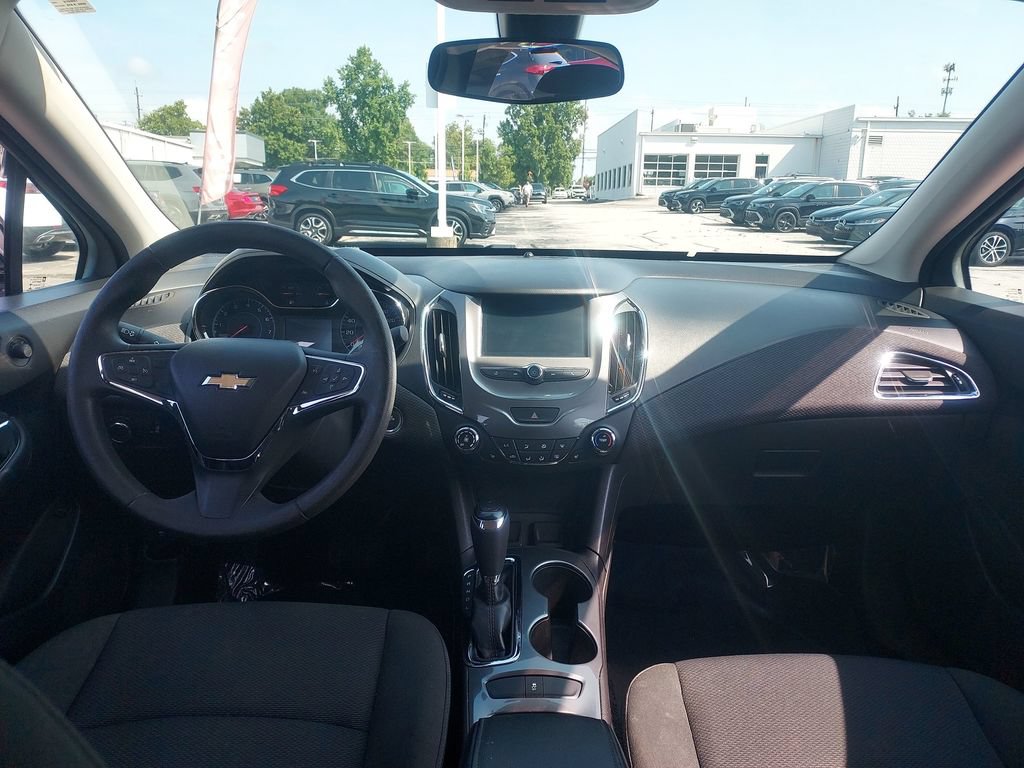 Used 2016 Chevrolet Cruze LT w/ Convenience Package FWD image 9