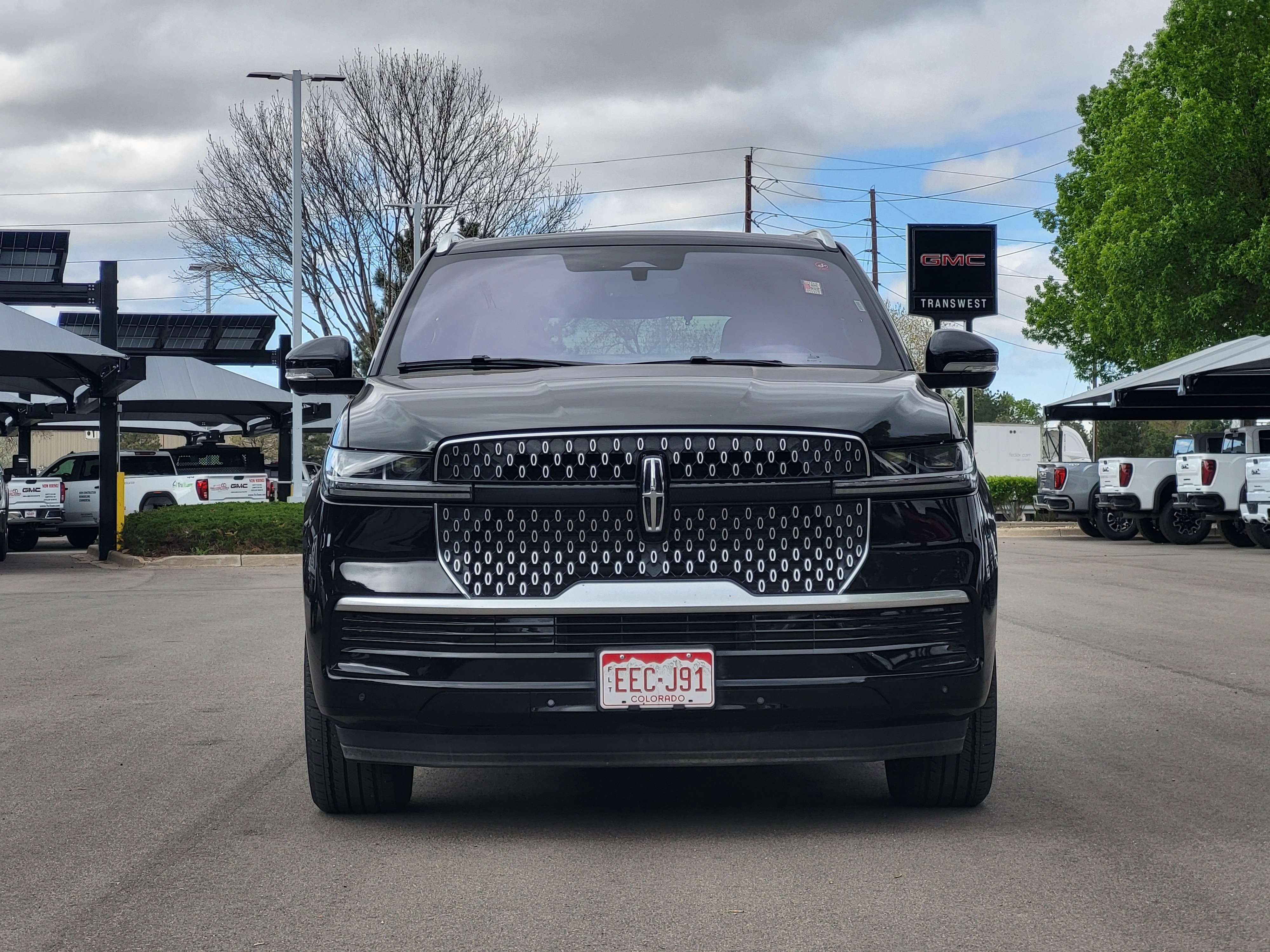 Used 2025 Lincoln Navigator Reserve image 2