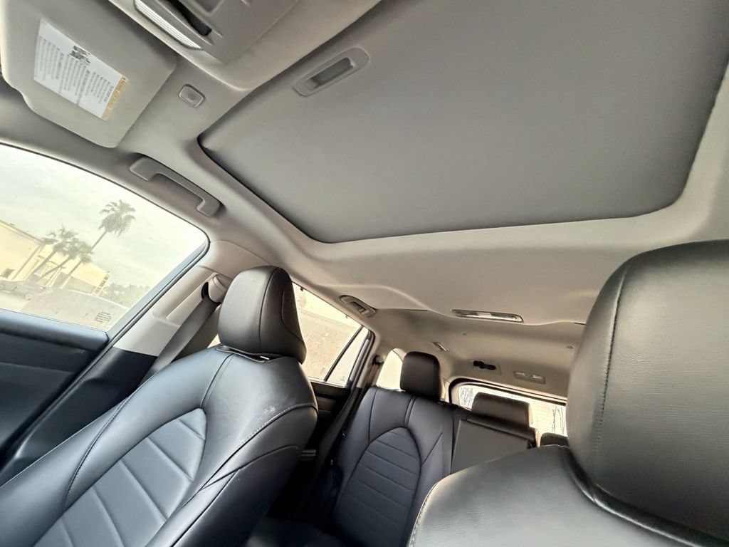 Used 2024 Toyota Highlander XLE FWD image 33