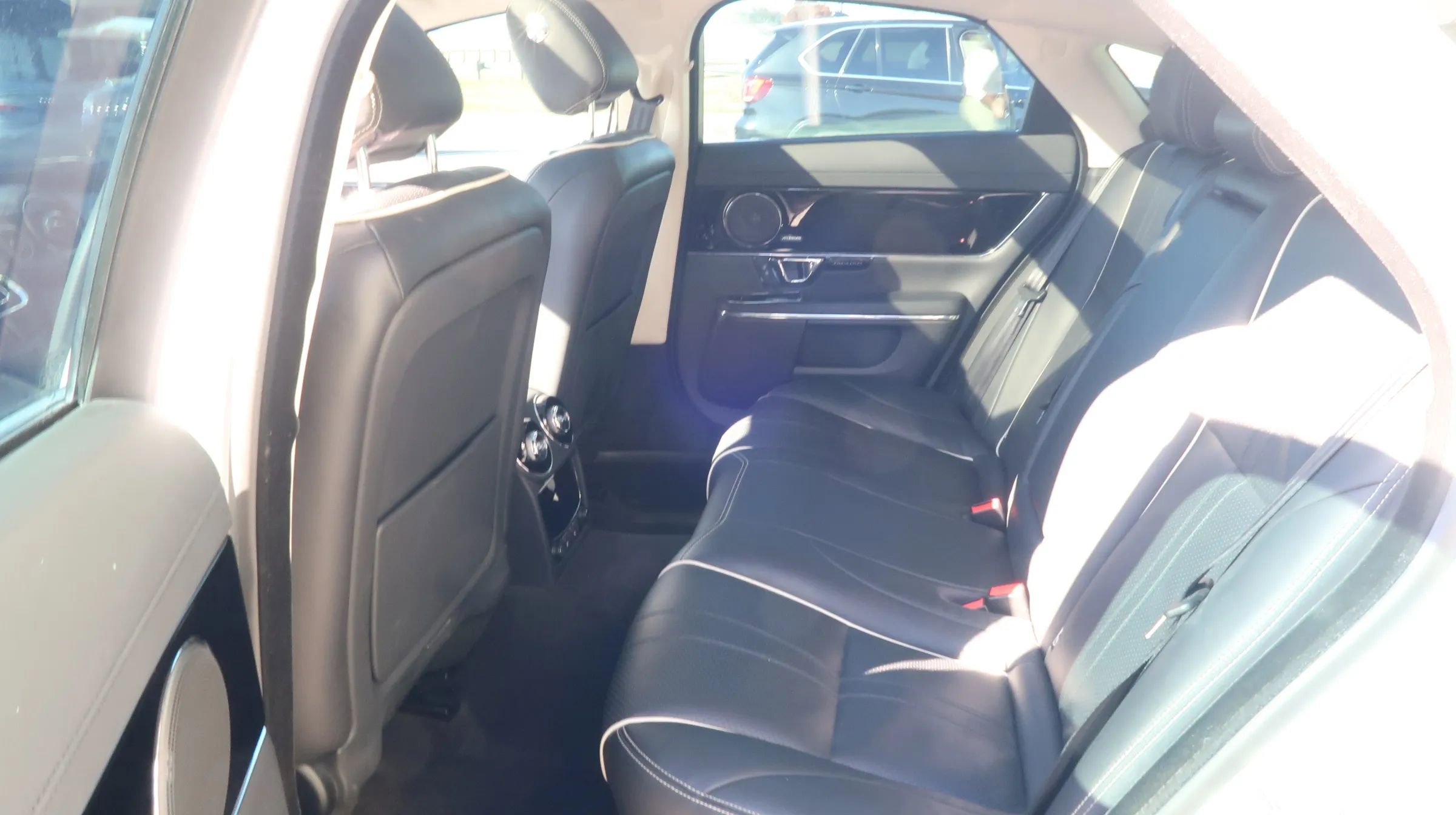 Used 2019 Jaguar XJ R-Sport image 44