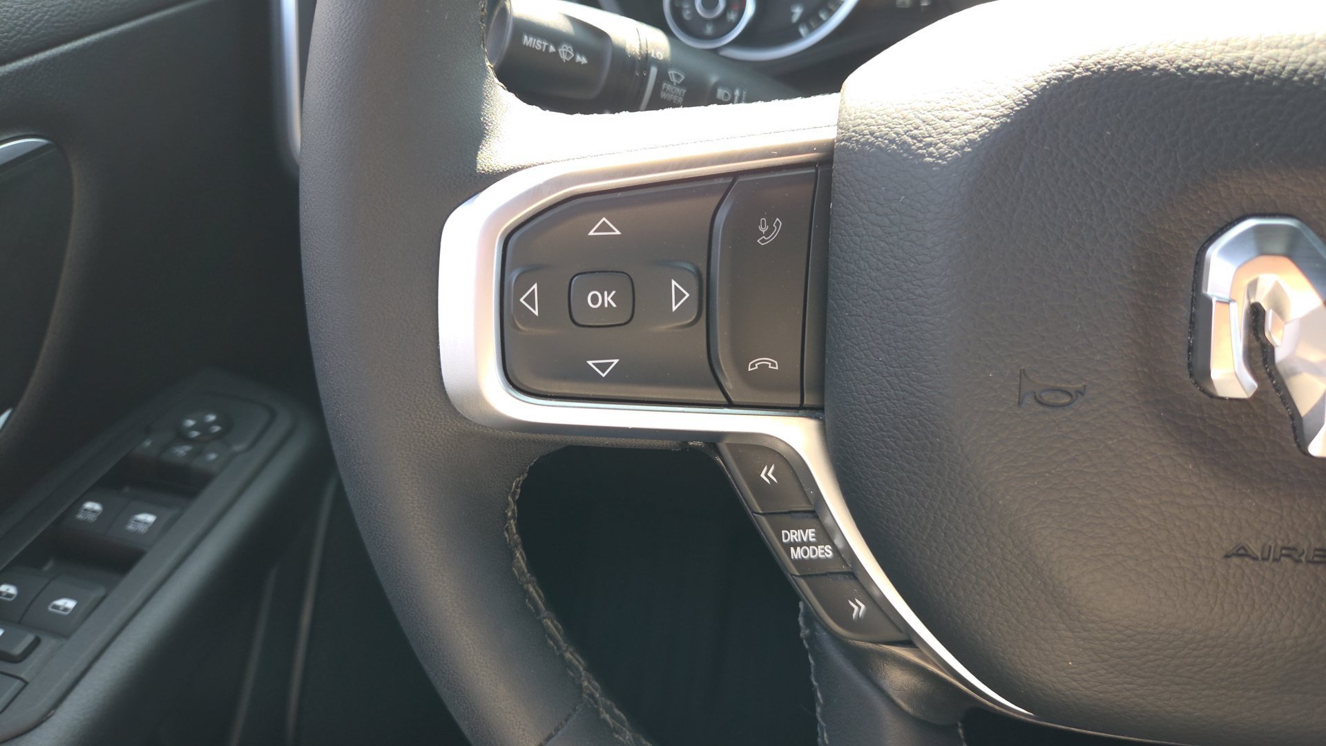 Used 2025 RAM 1500 Big Horn AWD/4WD image 9
