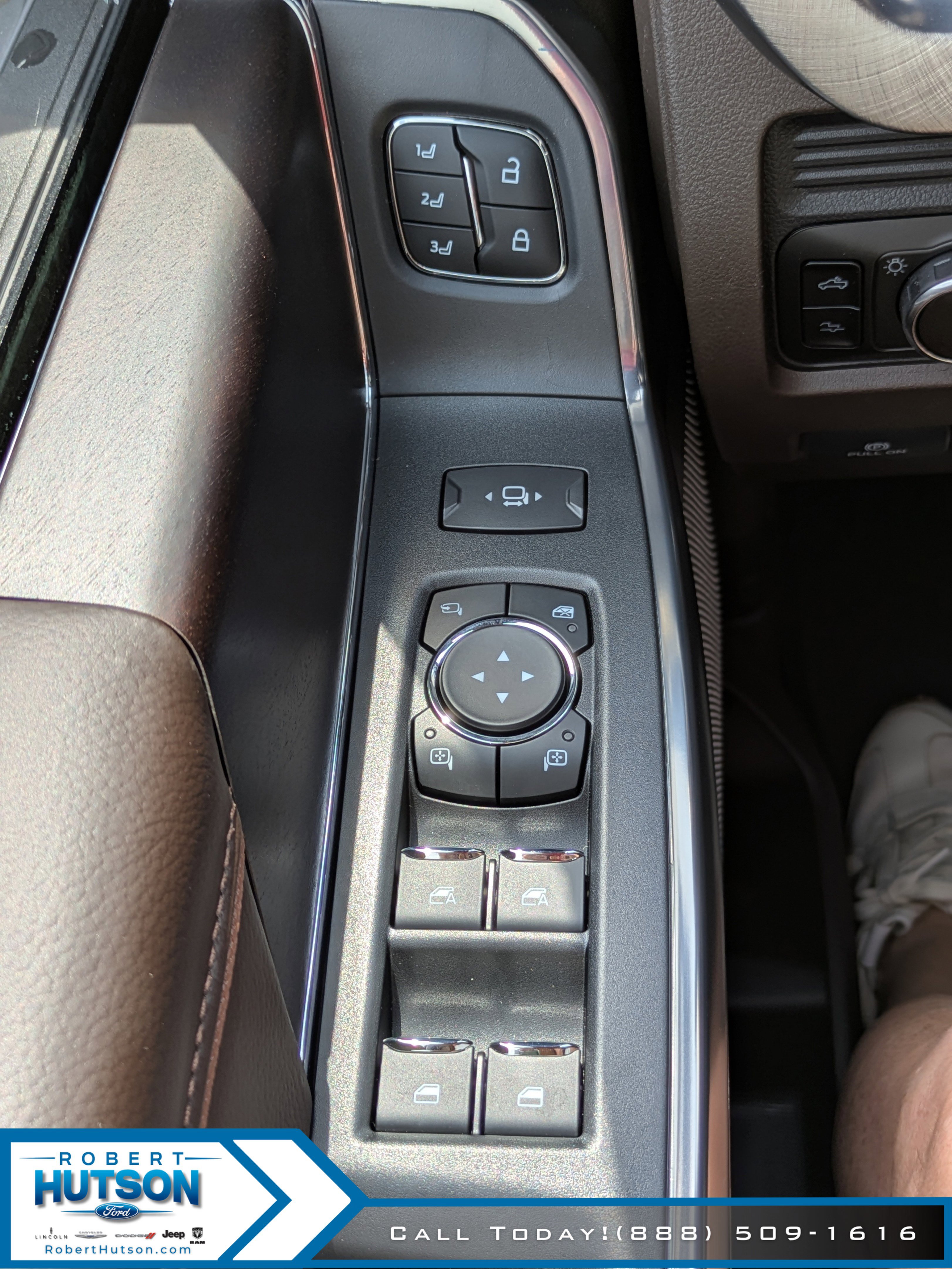 New 2025 Ford F350 King Ranch w/ Chrome Package image 18